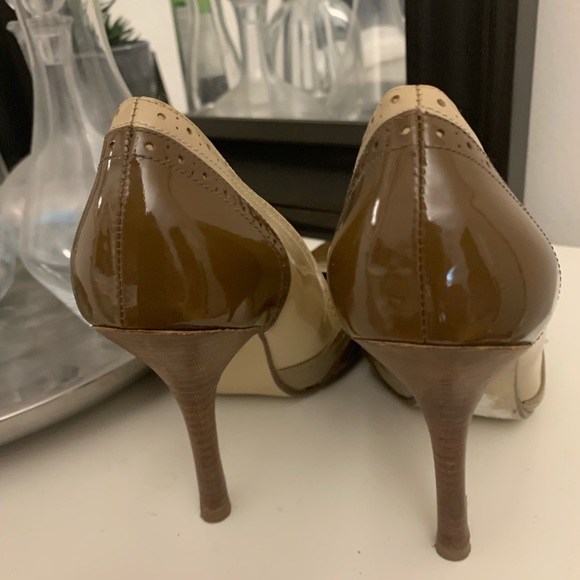 Guess like New Marciano gorgeous shoes9.5 2 tone patent leather . - Picture 3 of 10